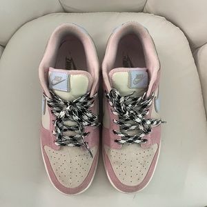 "Pink Foam" Suedes Coat The Nike Dunk Low LX Women's Sneaker